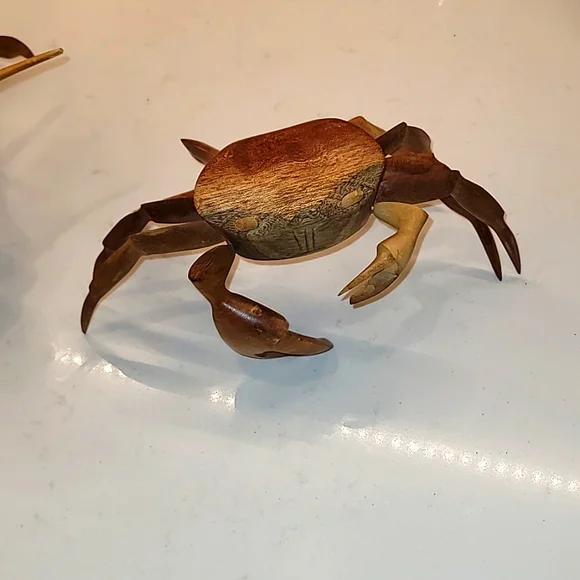 Hand carved wooden crab 🦀 and lobster 🦞. Hand made in the Bahamas - Picture 2 of 11